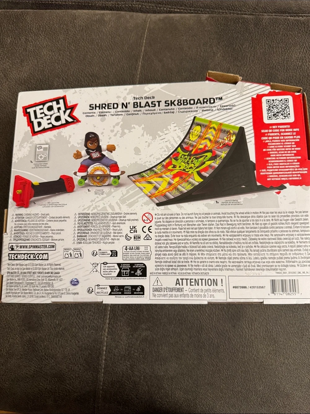 Shred N' Blast Skateboard Figure - Black Hoodie, Red & Green Wheels